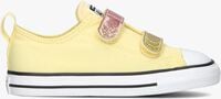 Gele CONVERSE Lage sneakers CHUCK TAYLOR ALL STAR 2V - medium