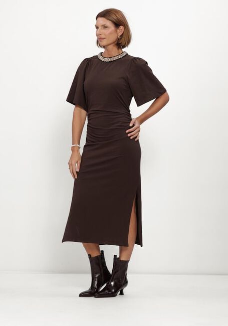 Bruine BRUUNS BAZAAR Midi jurk ALNUSBBNATHALA TRIM DRESS - large