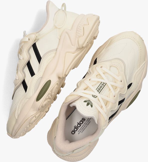 Witte ADIDAS Lage sneakers OZWEEGO J - large
