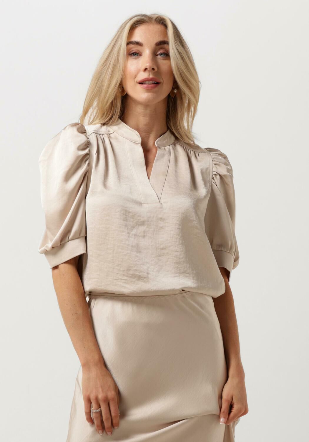 NEO NOIR Beige Satijnen Blouse Stijlvolle Toevoeging Beige Dames