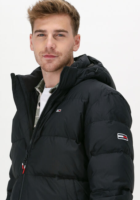 Zwarte TOMMY JEANS Gewatteerde jas ESSENTIAL DOWN JACKET | Omoda