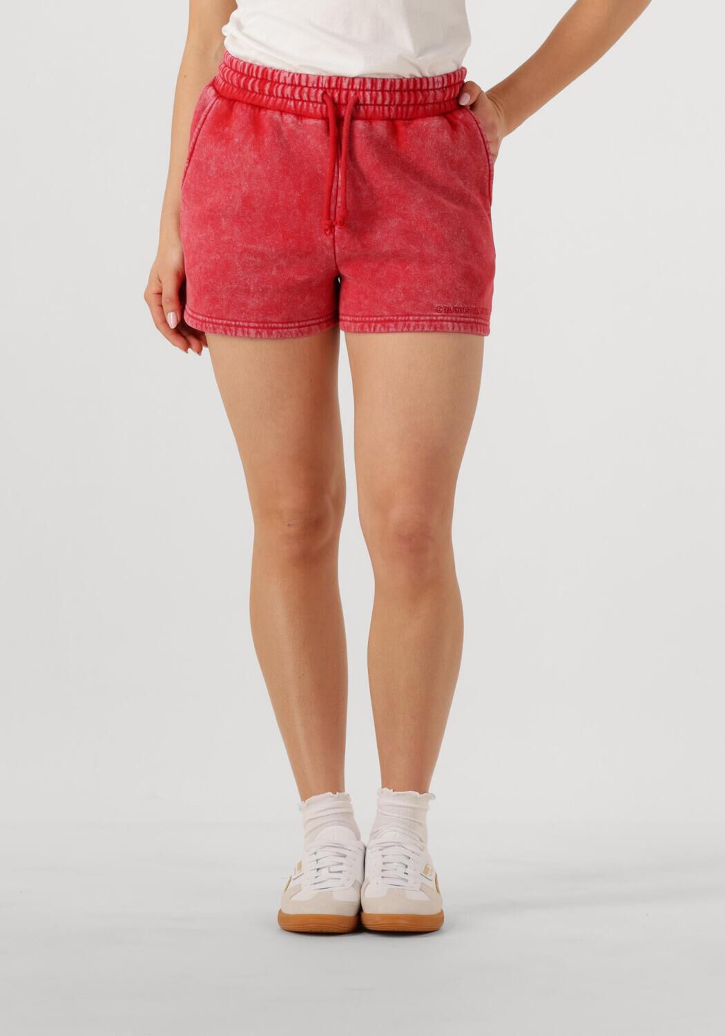 COLOURFUL REBEL Dames Broeken Uni Logo Acid Wash Sweat Short Rood