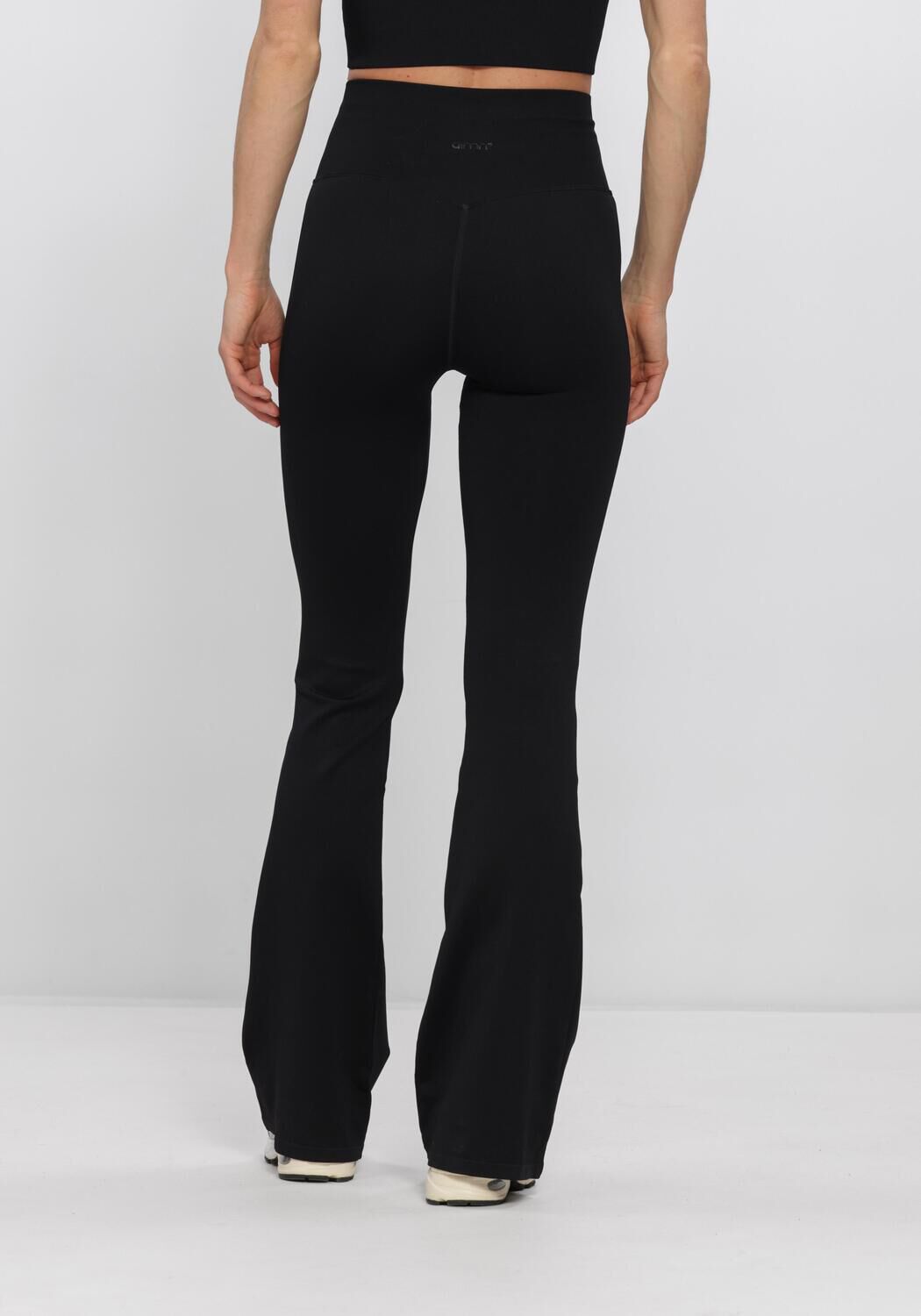 Zwarte AIM'N Sportleggings SHAPE SEAMLESS FLARE TIGHTS - large