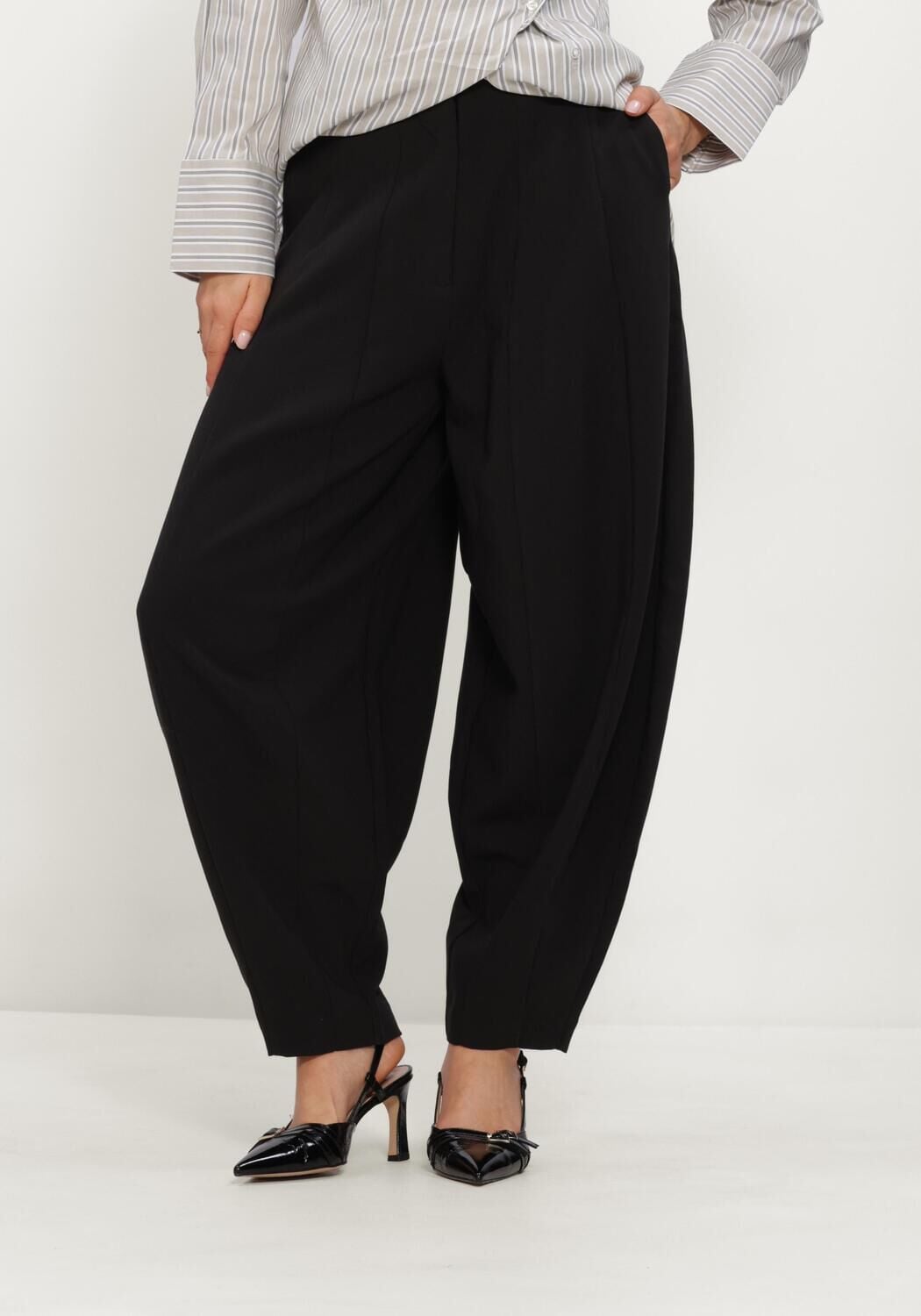 Zwarte Y.A.S. Wijde broek YASBAY HW BARREL BALLOON PANT - large