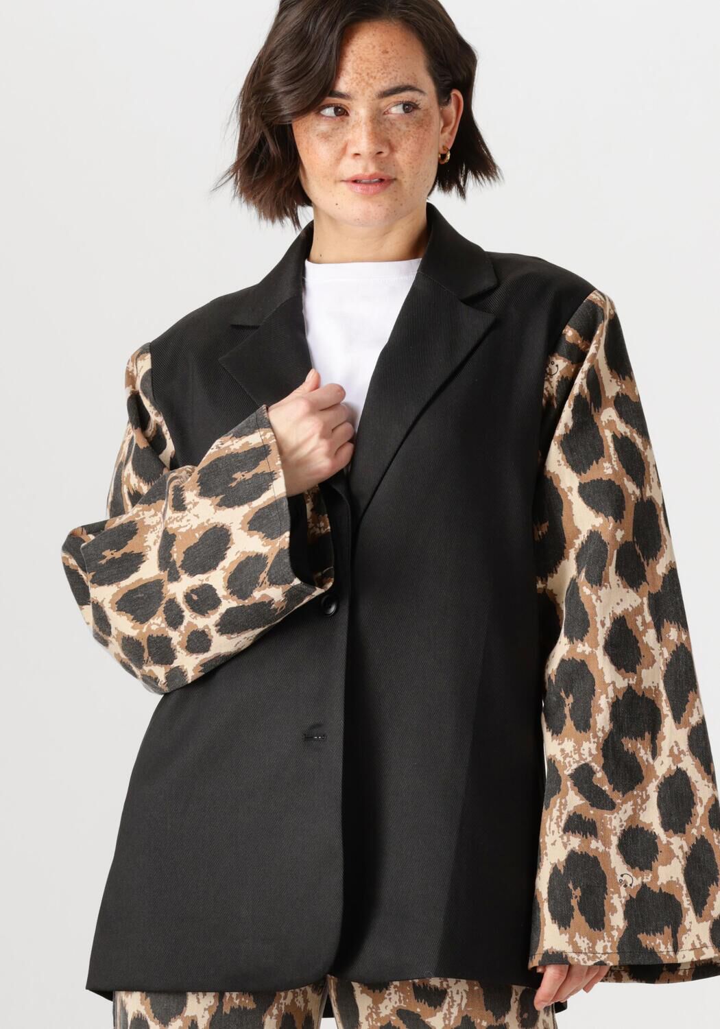 REFINED DEPARTMENT Dames Blazers Suki Bruin