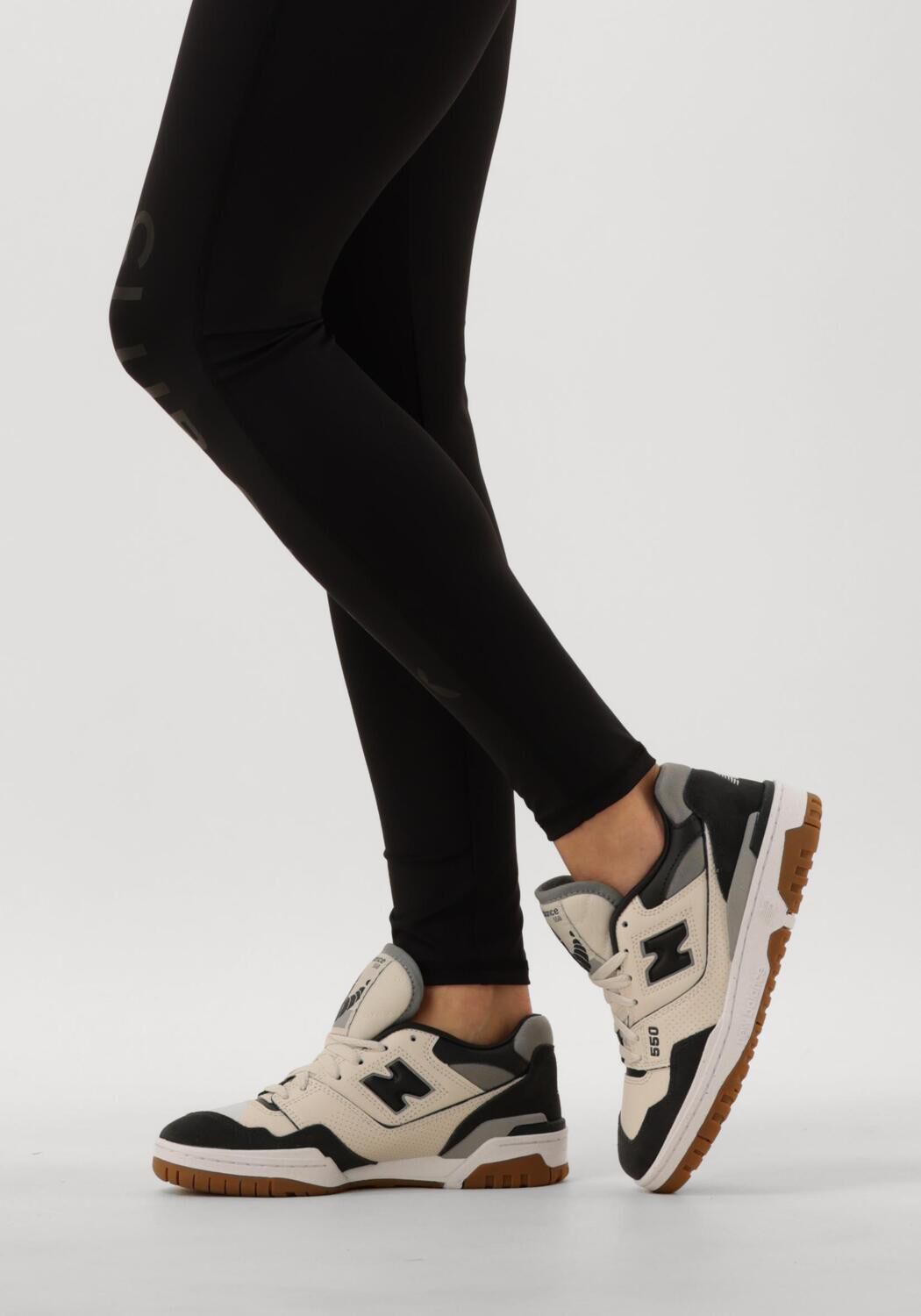 donkergrijze new balance lage sneakers bbw550