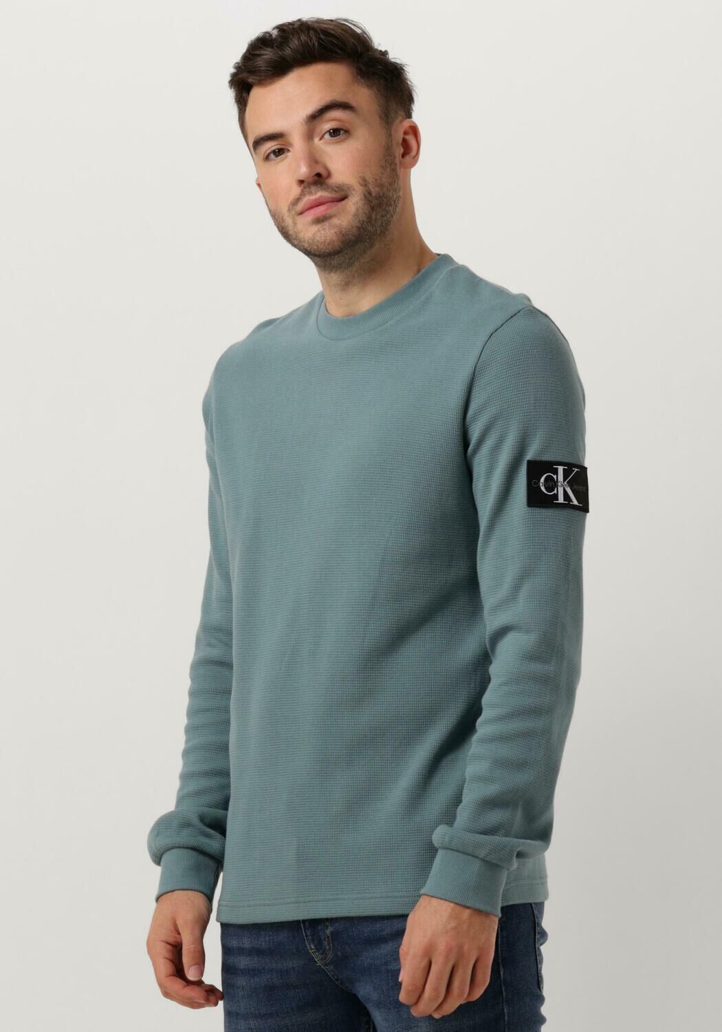 CALVIN KLEIN JEANS slim fit longsleeve Waffle met ingebreid patroon lichtblauw