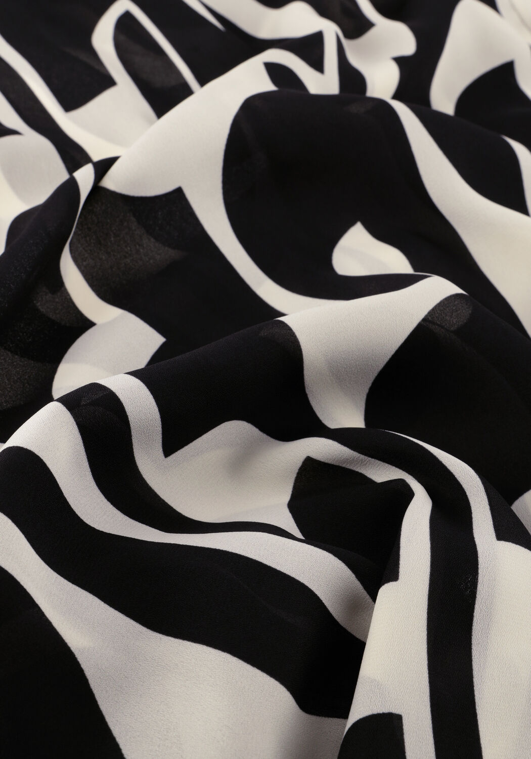 Zwarte ANOTHER LABEL Blouses MACY GRAPHIC SHIRT L/S - large