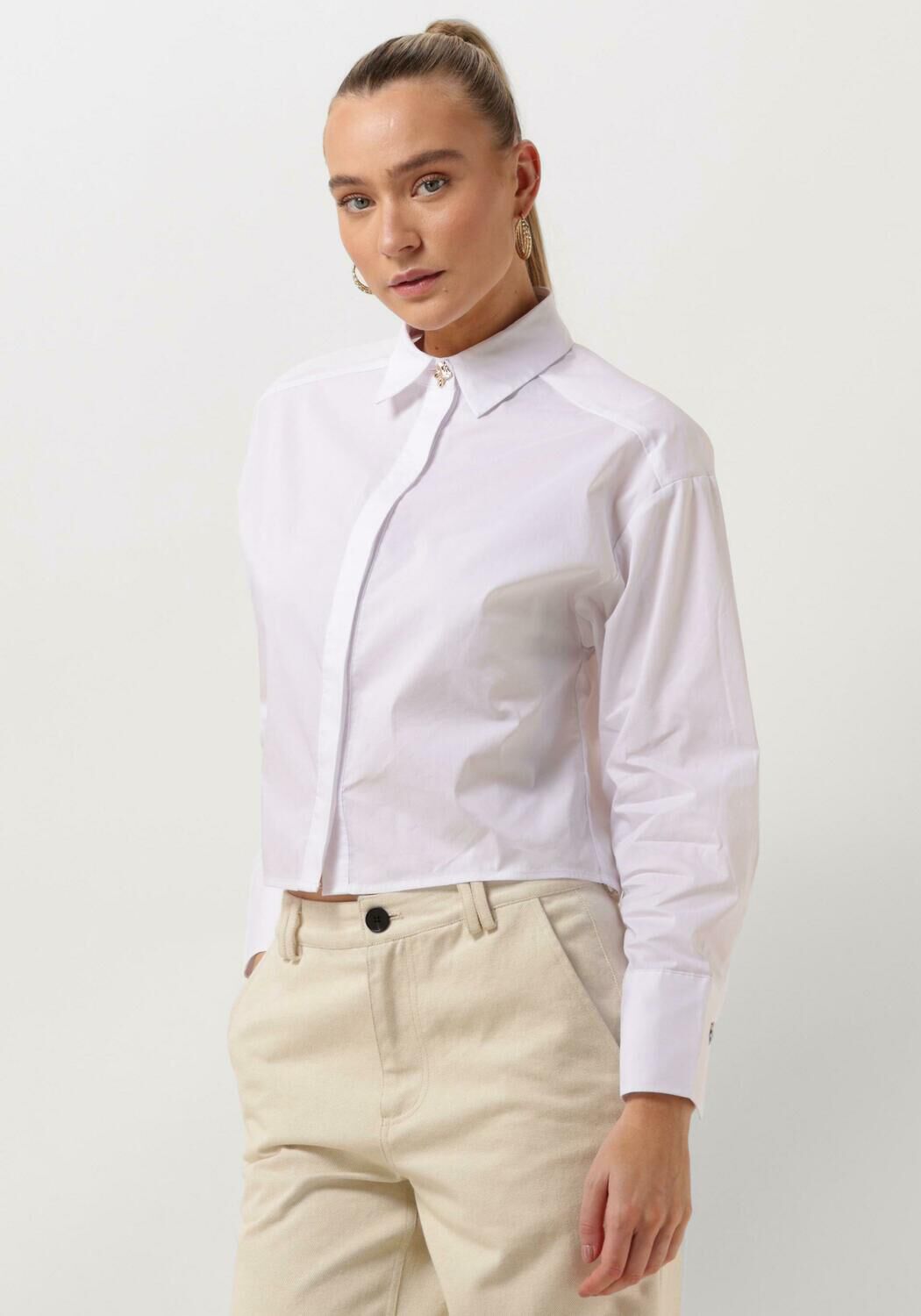 NEO NOIR Elegante Poplin Shirt met Decoratieve Knopen White Dames