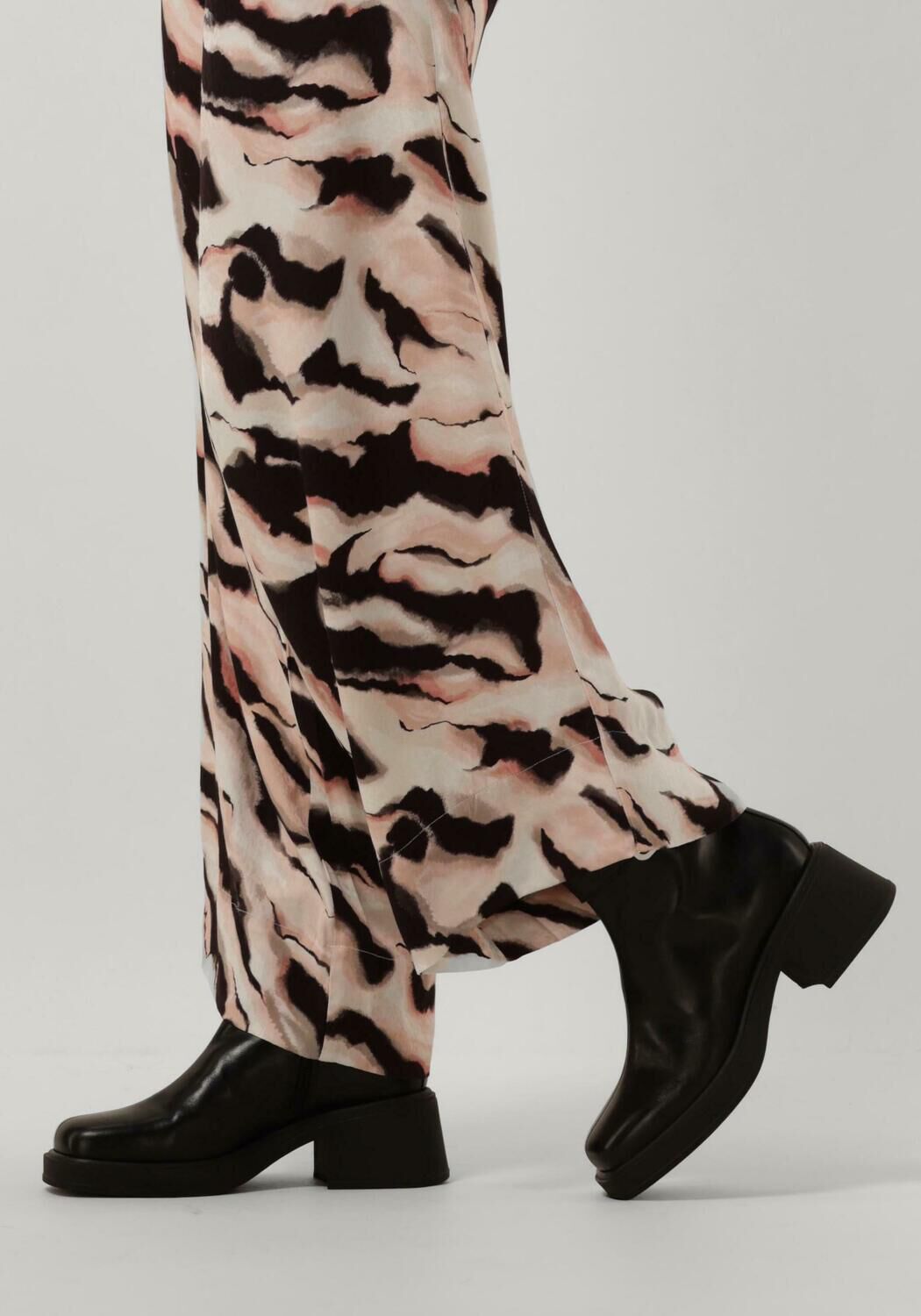 Zwarte VAGABOND SHOEMAKERS Enkellaarsjes DORAH 5642-201 - large