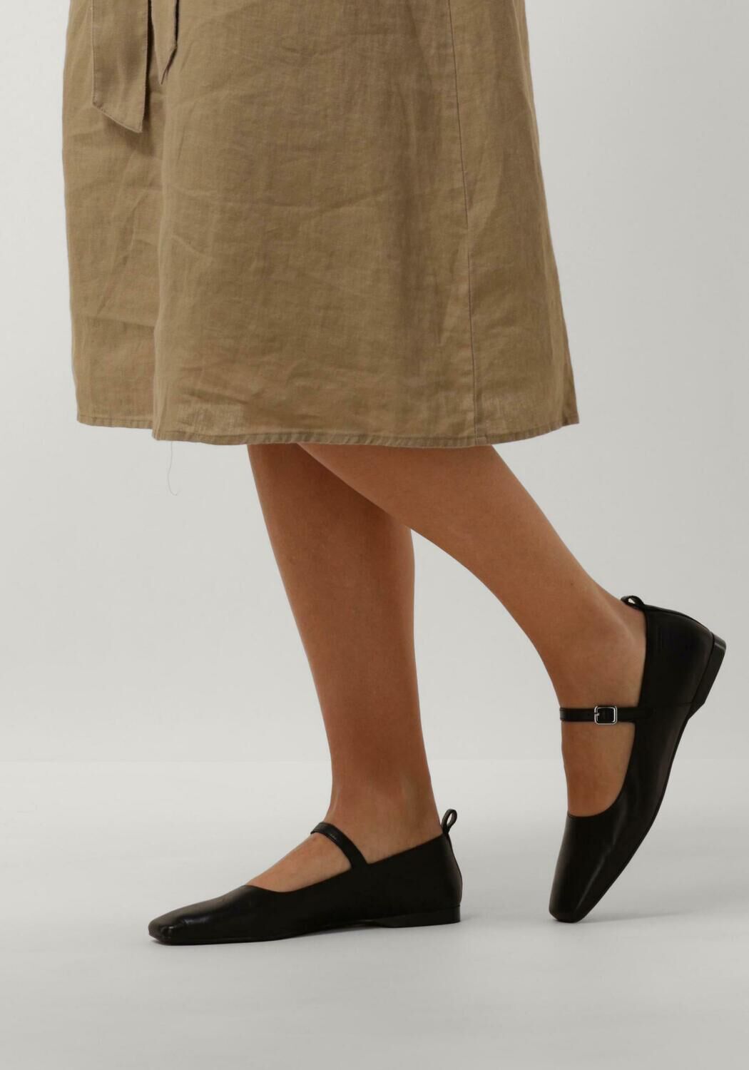 7 platte schoenen die je onder je jurk kunt dragen Omoda
