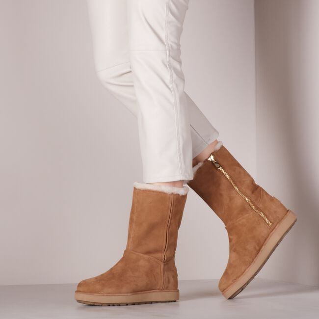 Camel UGG Vachtlaarzen CLASSIC SHORT BLVD Camel UGG Vachtlaarzen CLASSIC SHORT BLVD - large