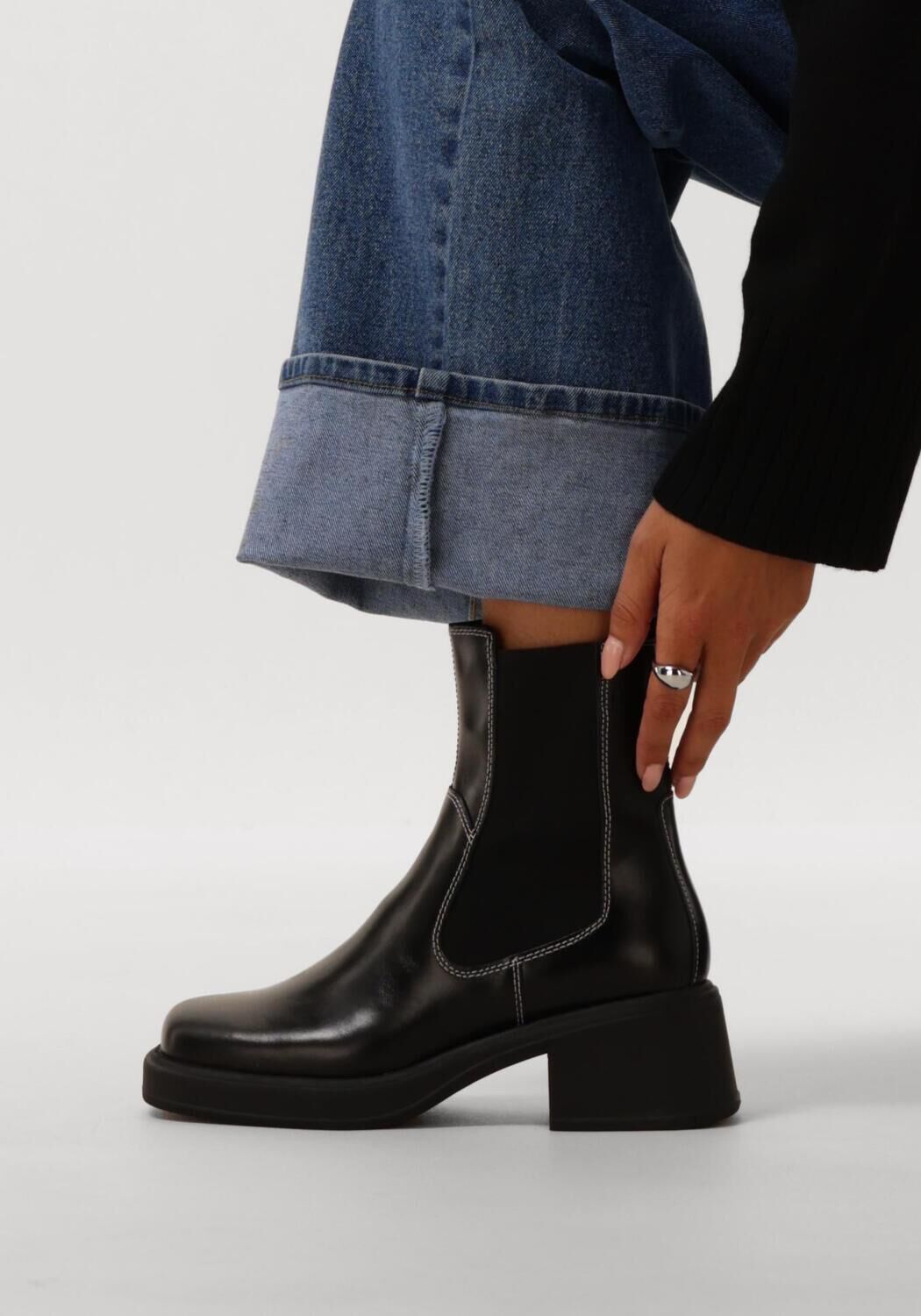 Zwarte VAGABOND SHOEMAKERS Chelsea boots DORAH 5642 - large