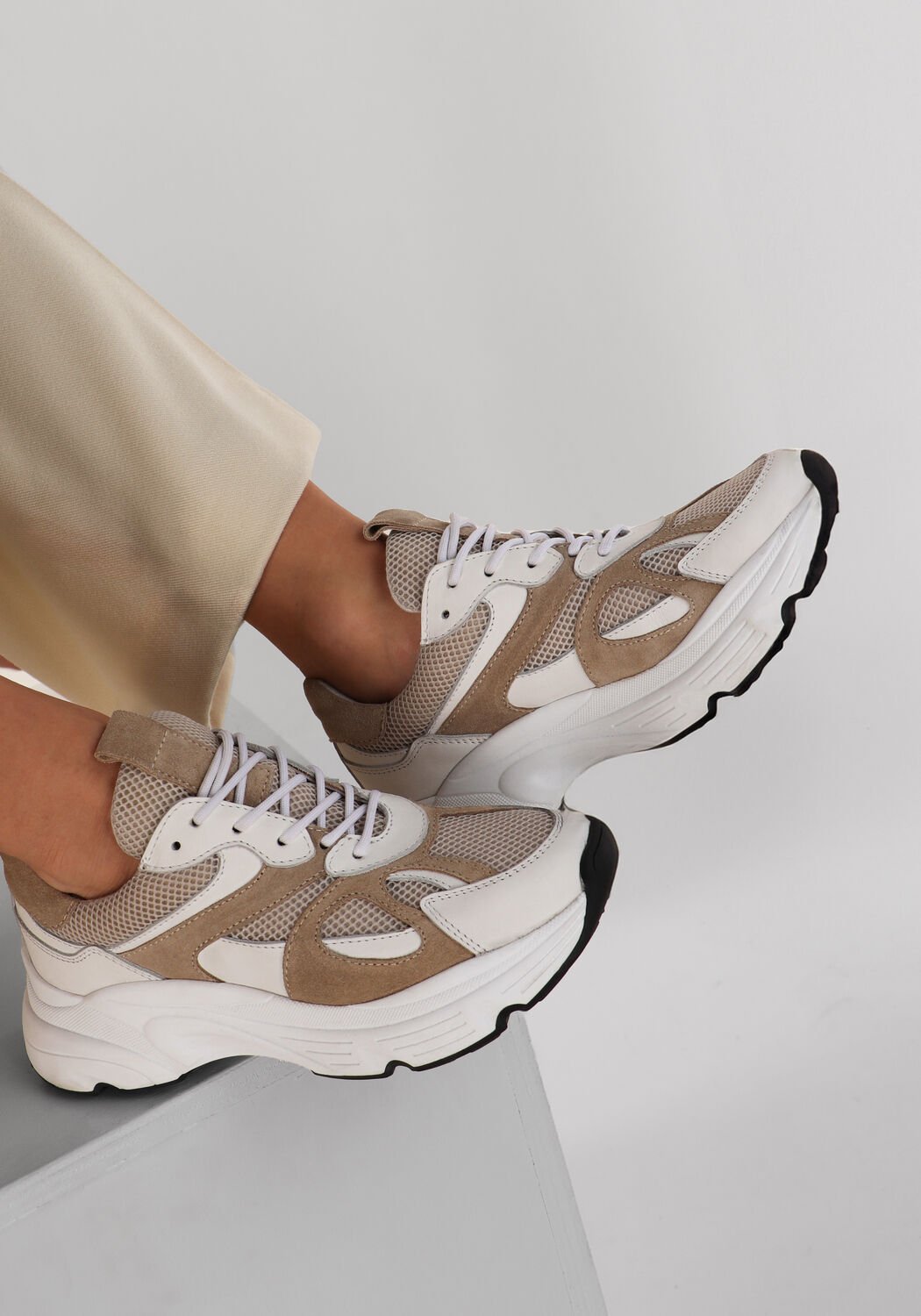 witte omoda atelier lage sneakers x nina marrit