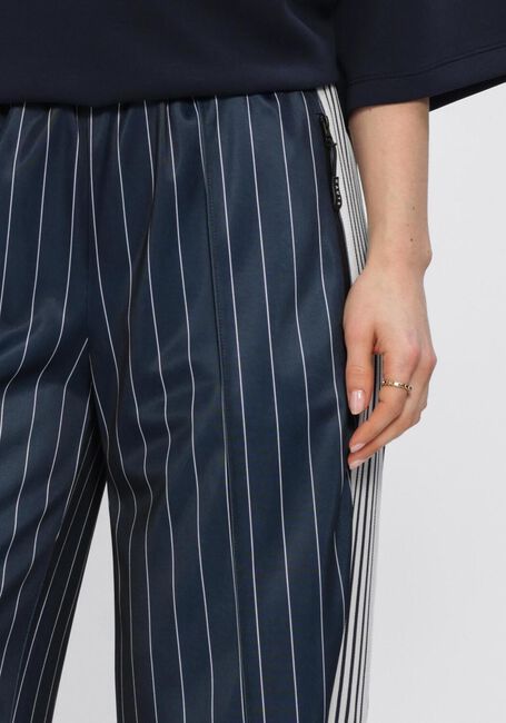 Donkerblauwe HAUTE L'AMITI&Eacute; Broeken BAGGY PIN STRIPE TRACK TALL PANTS - large