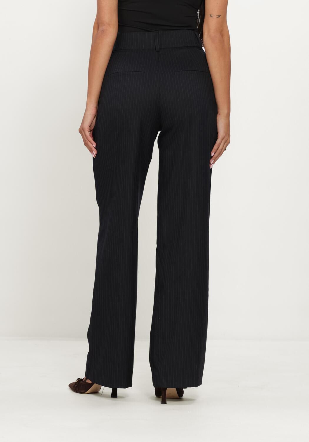 Zwarte NEO NOIR Pantalon NATHALIE SLIM PINSTRIPE PANTS - large