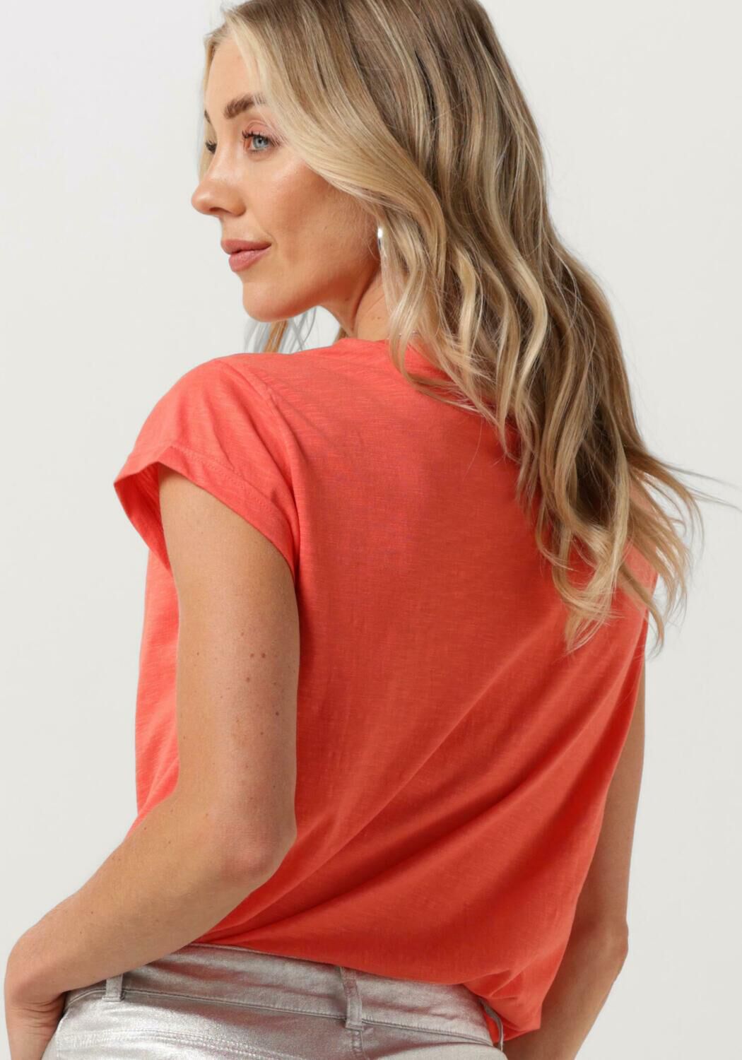 MINUS Dames Tops & T-shirts Leti Tee Koraal