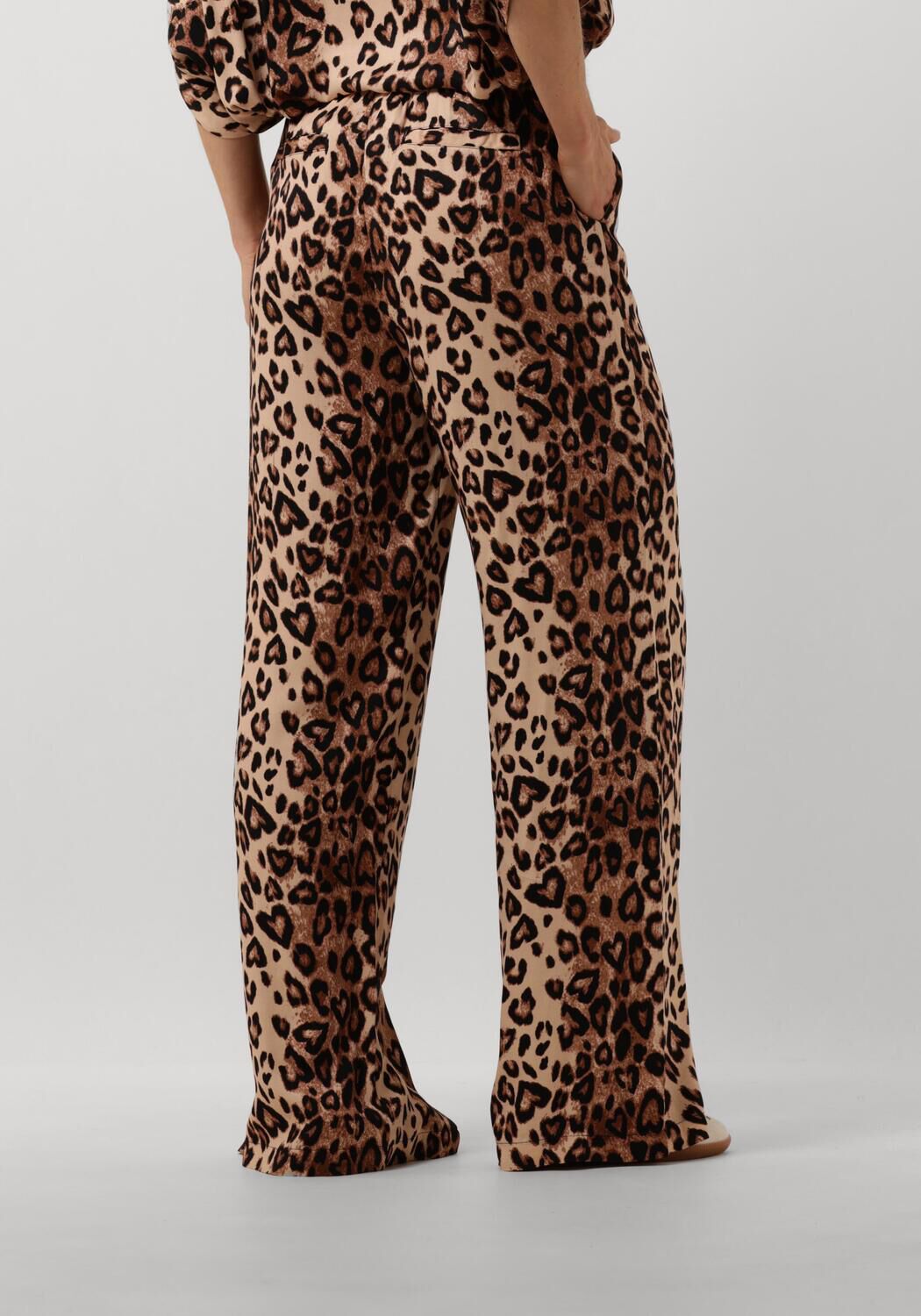 ALIX THE LABEL Dames Broeken Ladies Woven Twill Leopard Pants Bruin