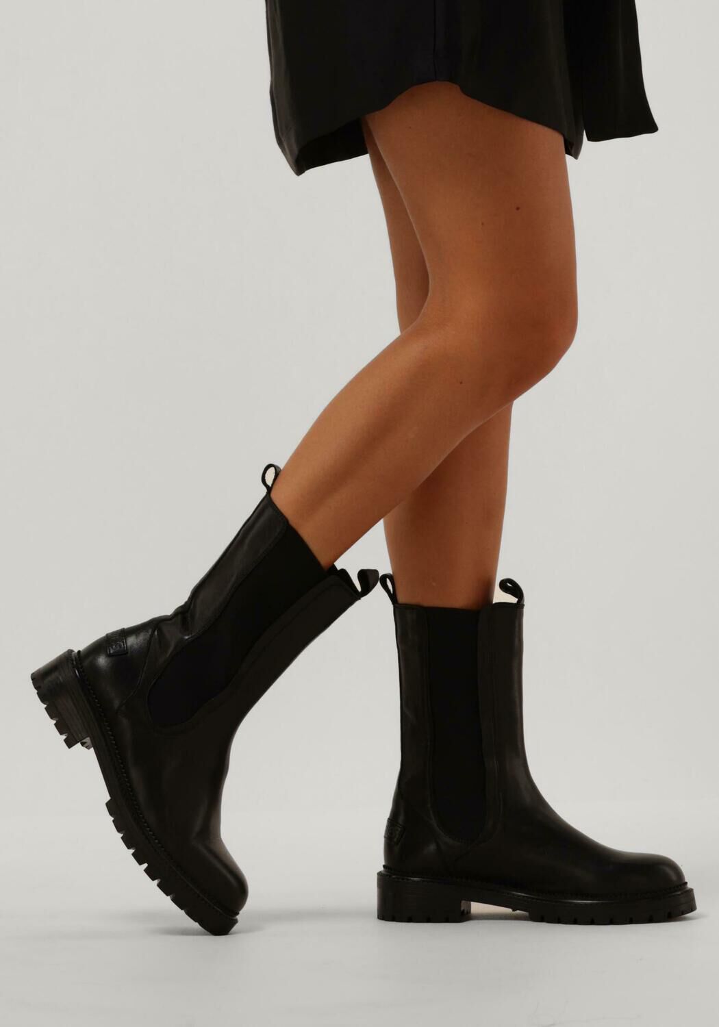 Zwarte SHABBIES Chelsea boots TIRZA Omoda