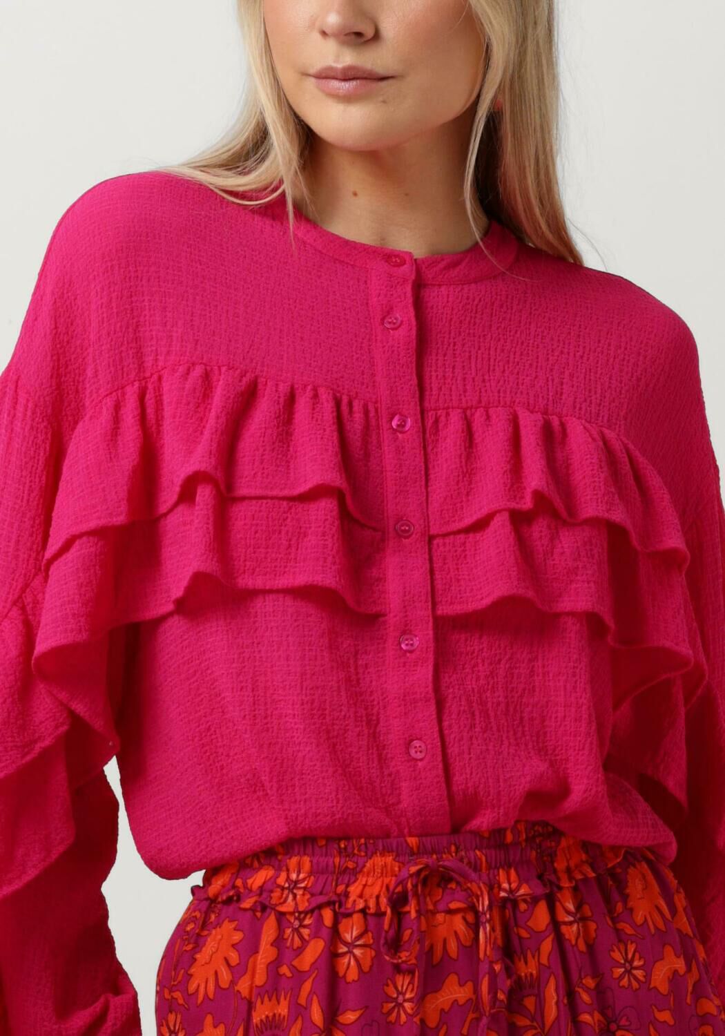 ALIX THE LABEL Dames Blouses Ladies Woven Structured Chiffon Ruffle Blouse Roze