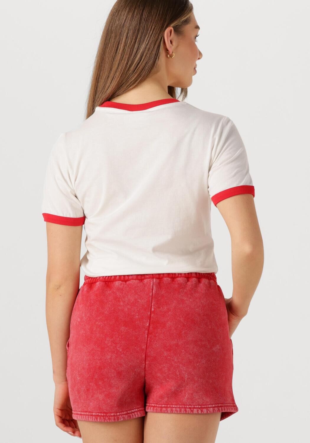 COLOURFUL REBEL Dames Tops & T-shirts Logo Wave Ringer Boxy Tee Rood