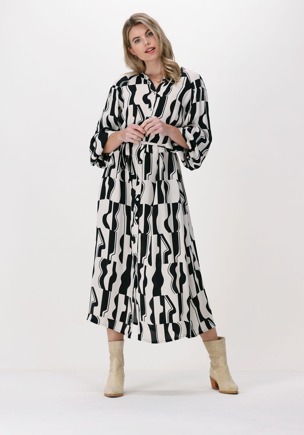 The fashion store that loves you back | Omoda