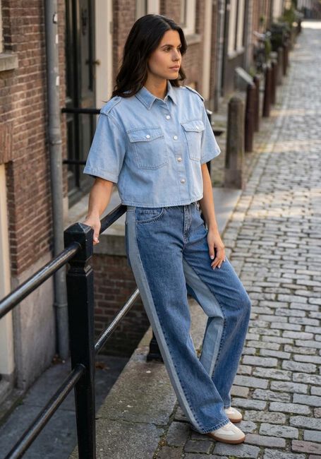 Lichtblauwe ALIX THE LABEL Blouses LADIES WOVEN FLOWY DENIM SHORTSLEEVE BLOUSE - large