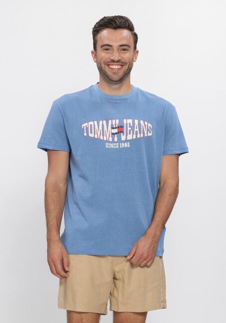 Blauwe TOMMY JEANS T-shirt TJM REG LA WAVING FLAG EXT - large