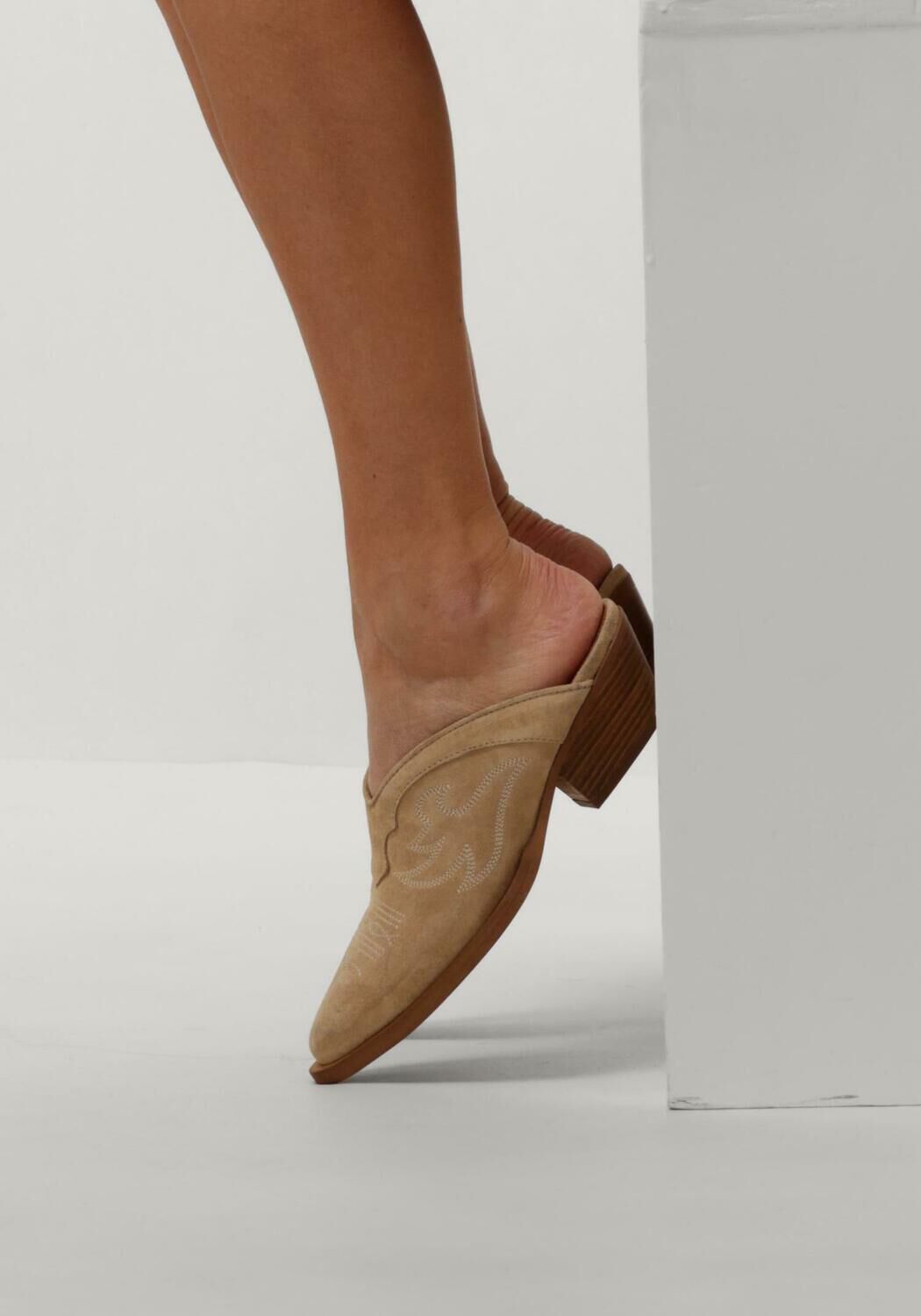 Beige ALPE Muiltjes 5011 Omoda