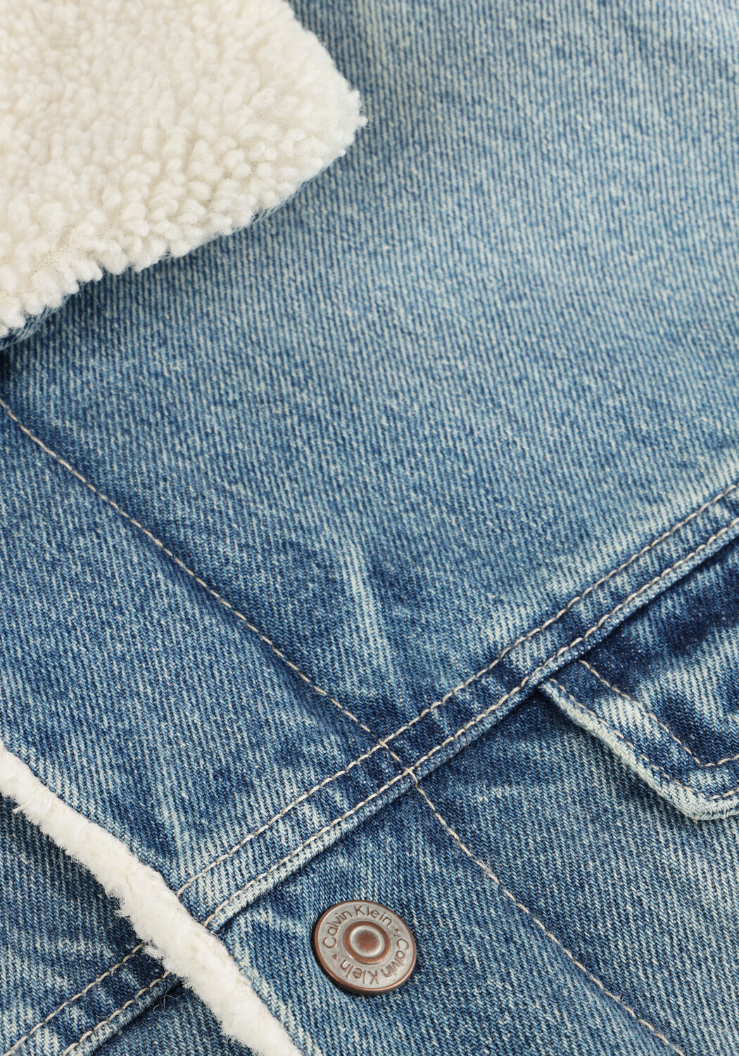 Lichtblauwe CALVIN KLEIN Spijkerjas 90S SHERPA TRUCKER TINTED THUNDR - large