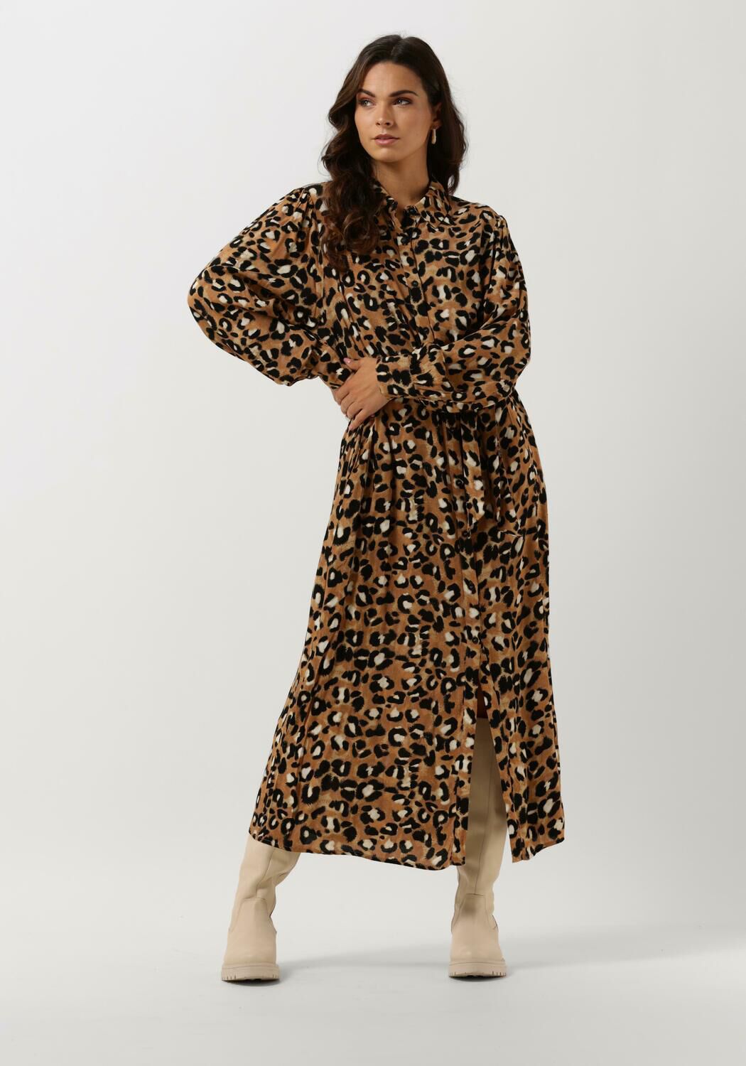 bruine colourful rebel maxi jurk kera leopard maxi shirt dress