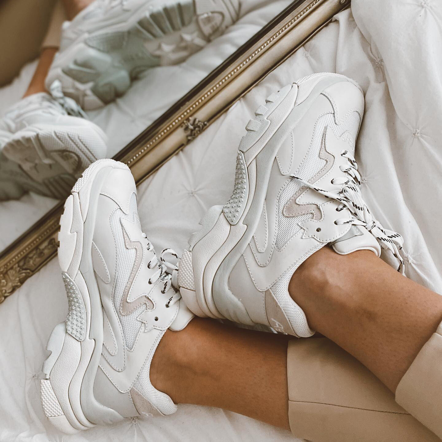 witte ash lage sneakers addict