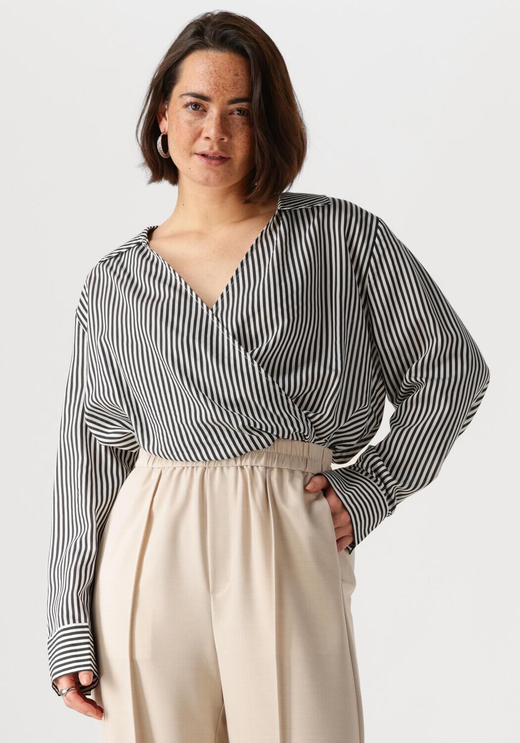 ANOTHER LABEL Dames Blouses Elsie Top L s Zwart