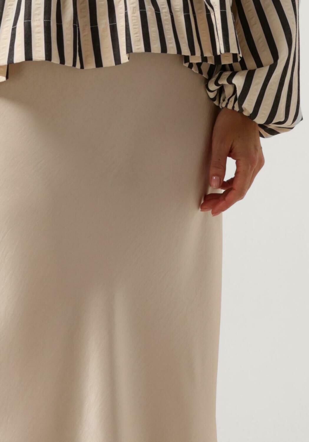 NEO NOIR Dames Rokken Vicky Heavy Sateen Skirt Beige