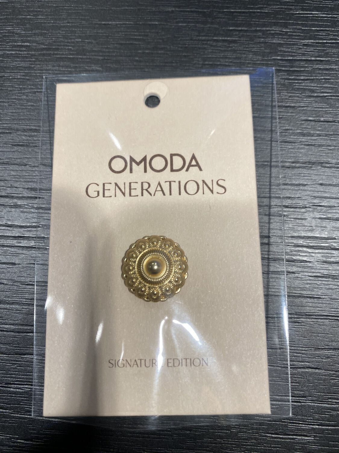 Goudkleurig OMODA ATELIER Broche ZEEUWS KNOPJE - medium