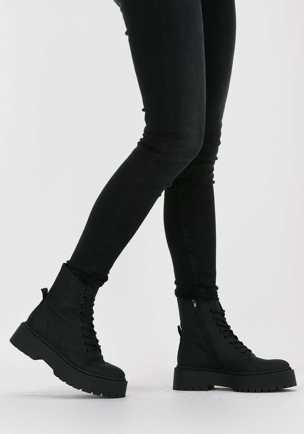 zwarte steve madden veterboots skylar