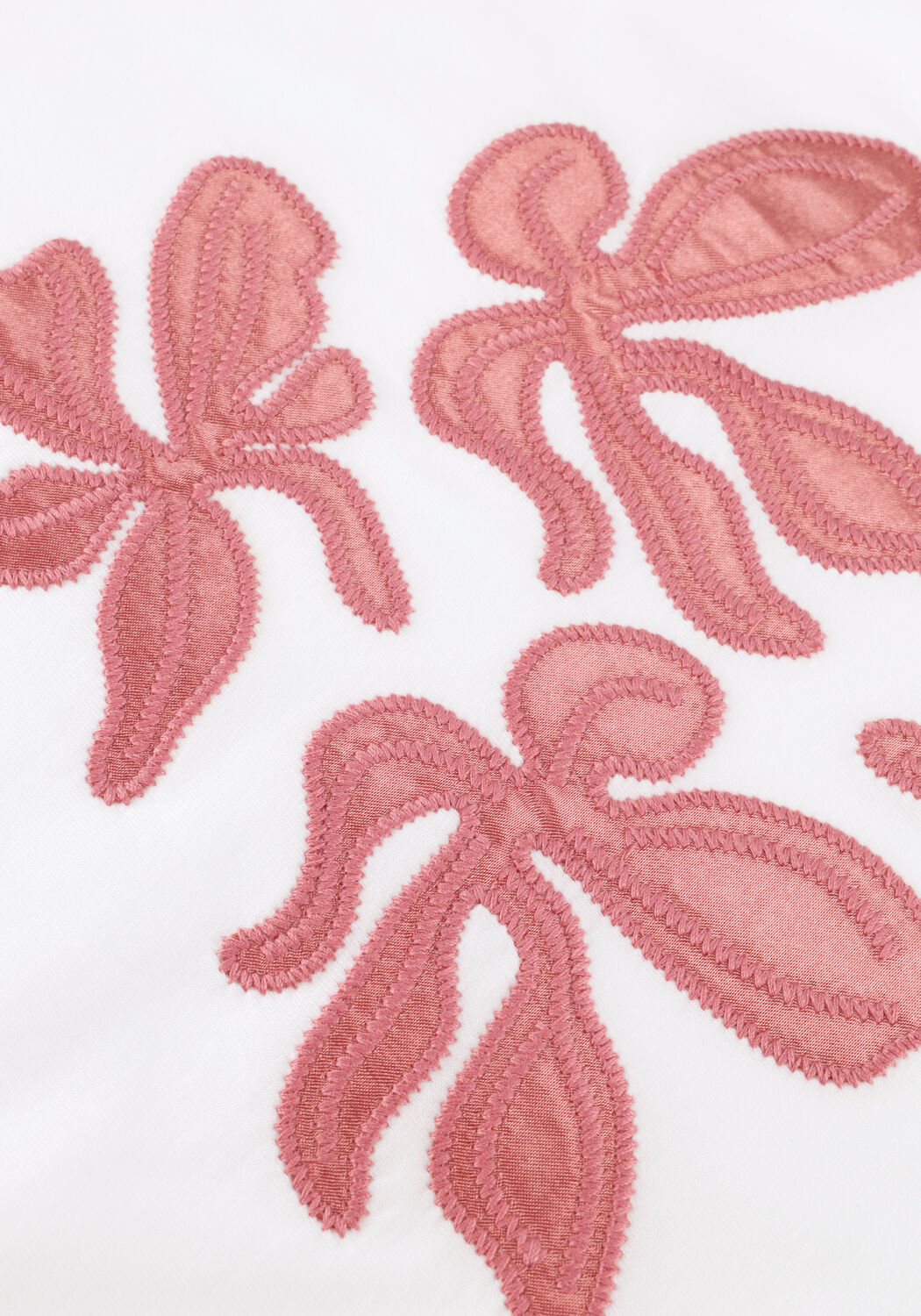 Witte JANSEN AMSTERDAM Tops & T-shirts RILEY SHIRT CO 184 SHORT SLEEVE WIDE FIT SATIN EMBROIDERY FLOWER - large
