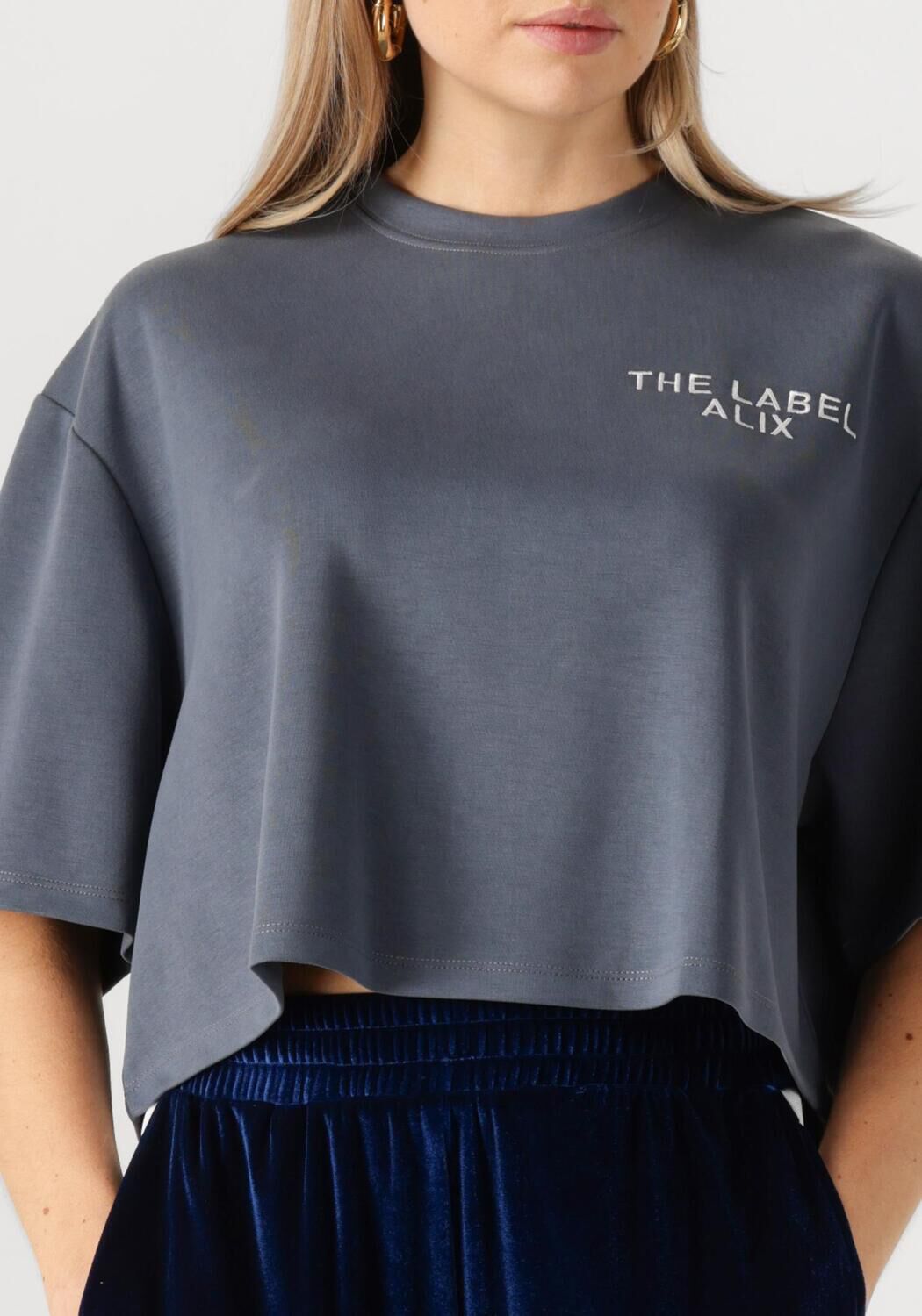 ALIX THE LABEL Dames Tops & T-shirts Ladies Knitted Flowy Cropped Tshirt Grijs