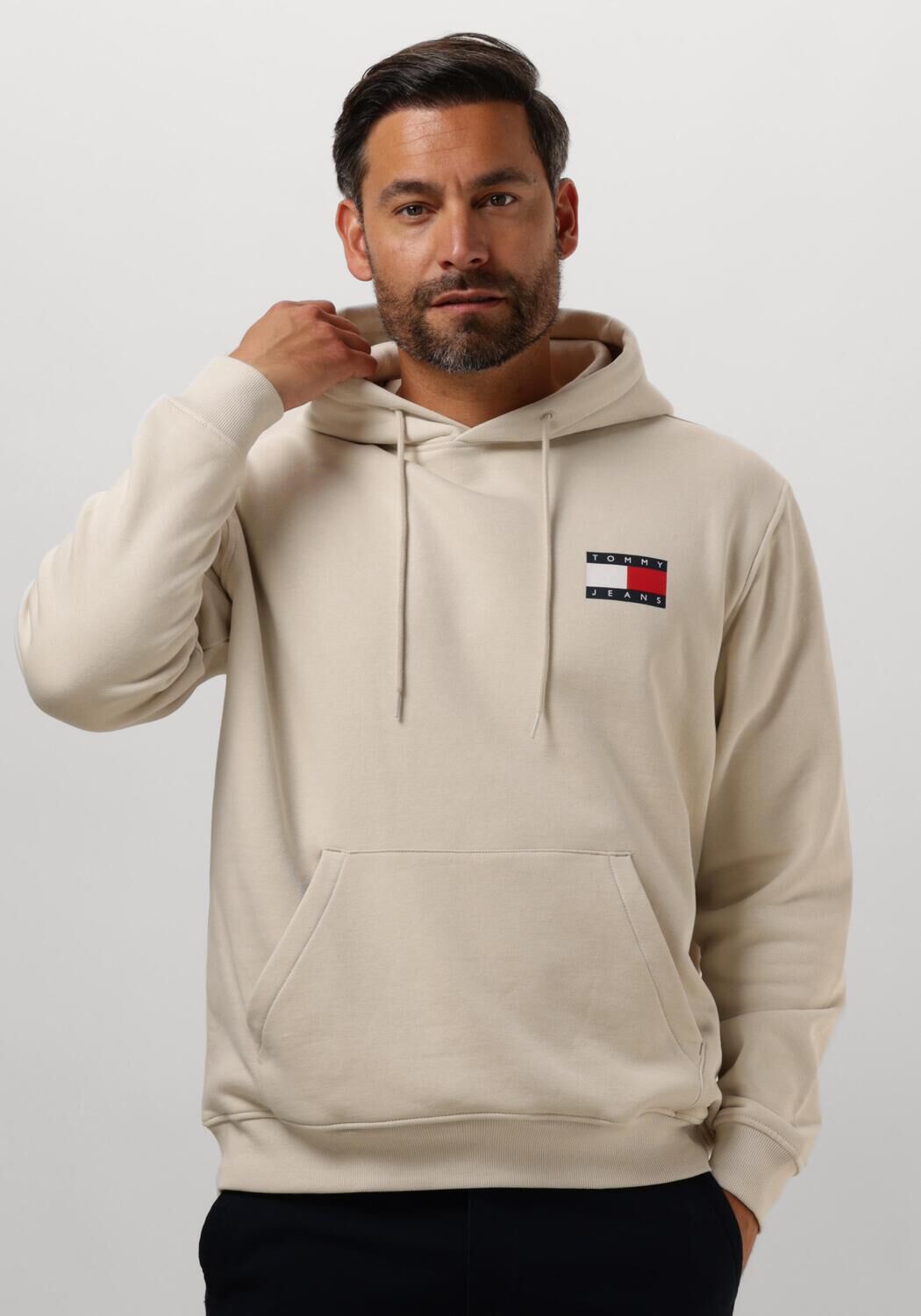 TOMMY JEANS Sweatshirt TJM REG ESSENTIAL FLAG HOOD EXT met bedrukte merklogo op borsthoogte