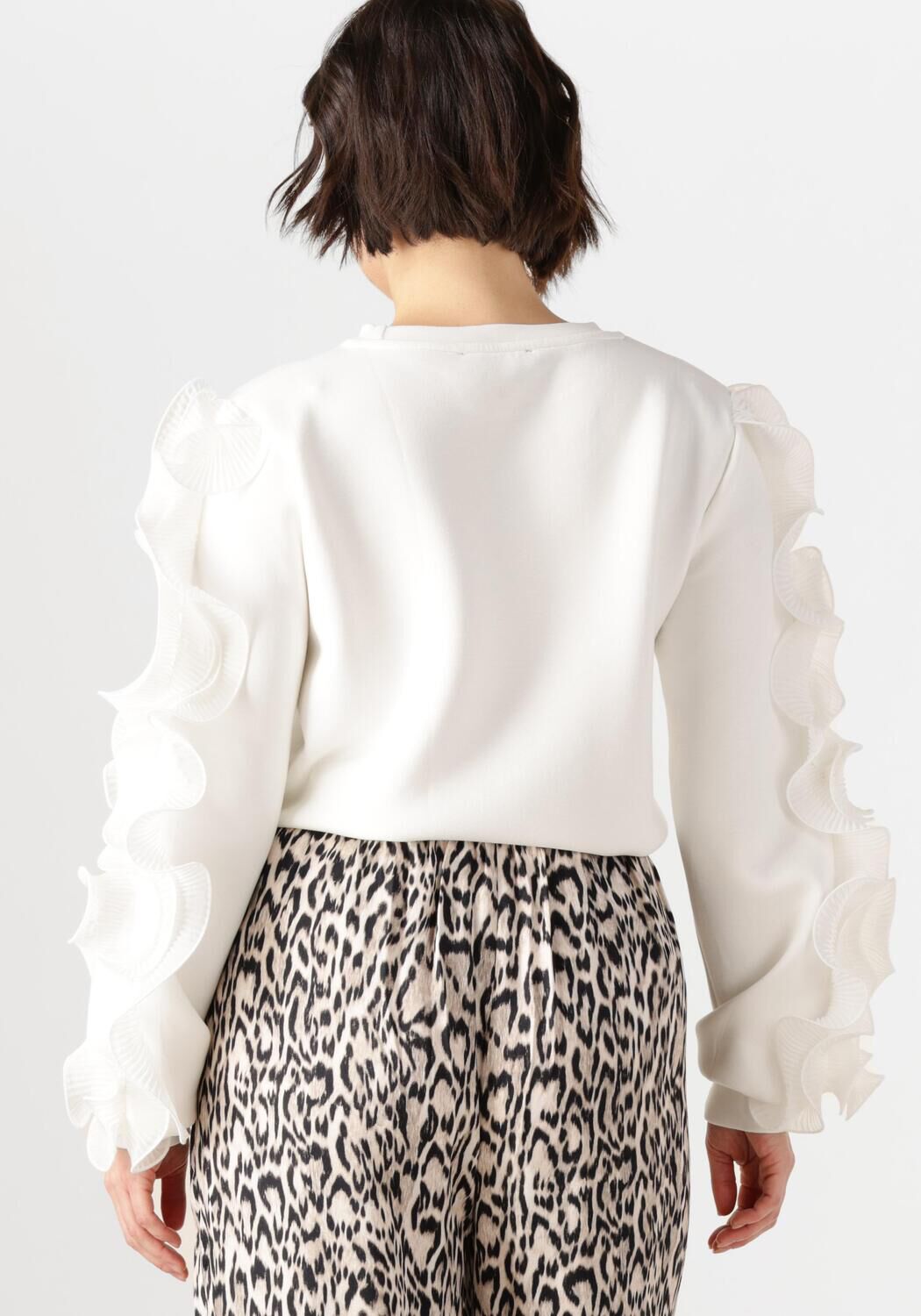 JANSEN AMSTERDAM Dames Tops & T-shirts Kallie Trui Ss 196 Long Sleeve Ruffle Wit