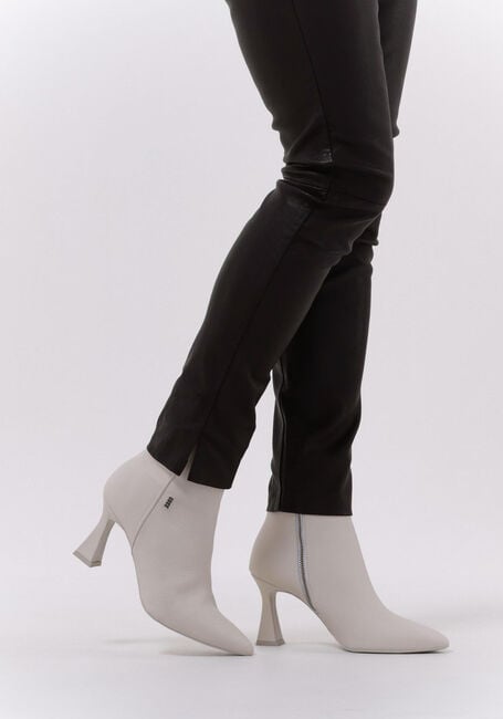 VIA VAI NOELLE ENKEL VIA VAI NOELLE ENKEL - large