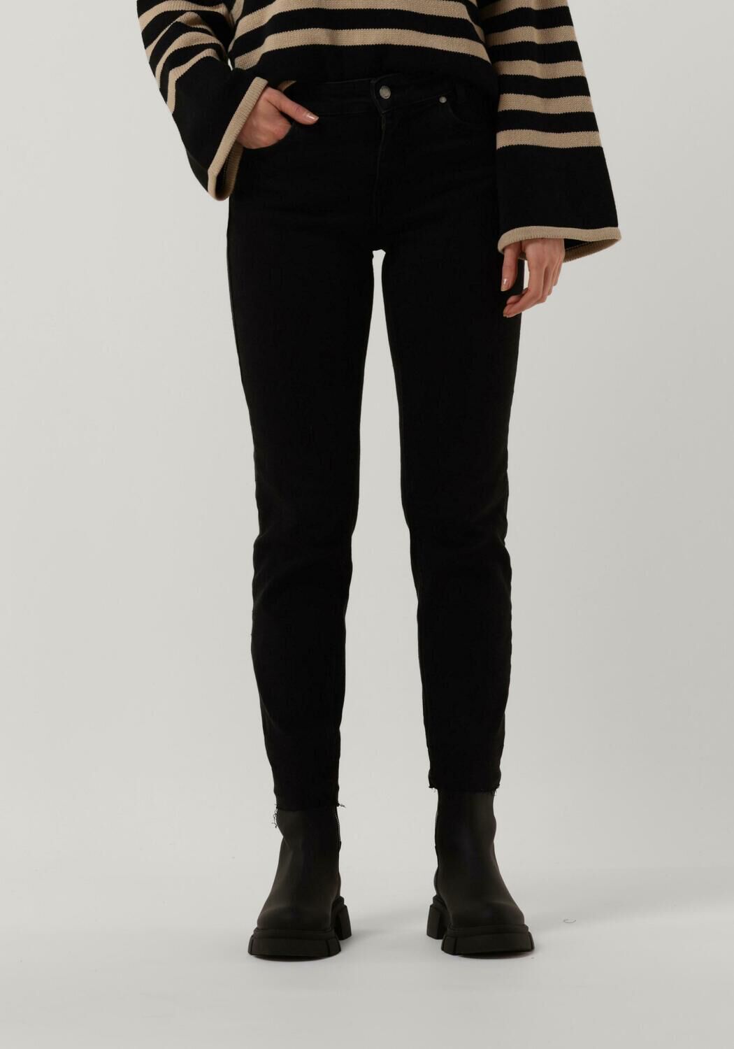 Jeans elly hotsell