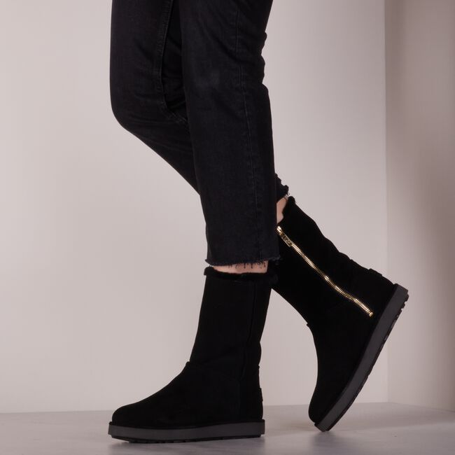 Zwarte UGG Vachtlaarzen CLASSIC SHORT BLVD Zwarte UGG Vachtlaarzen CLASSIC SHORT BLVD - large
