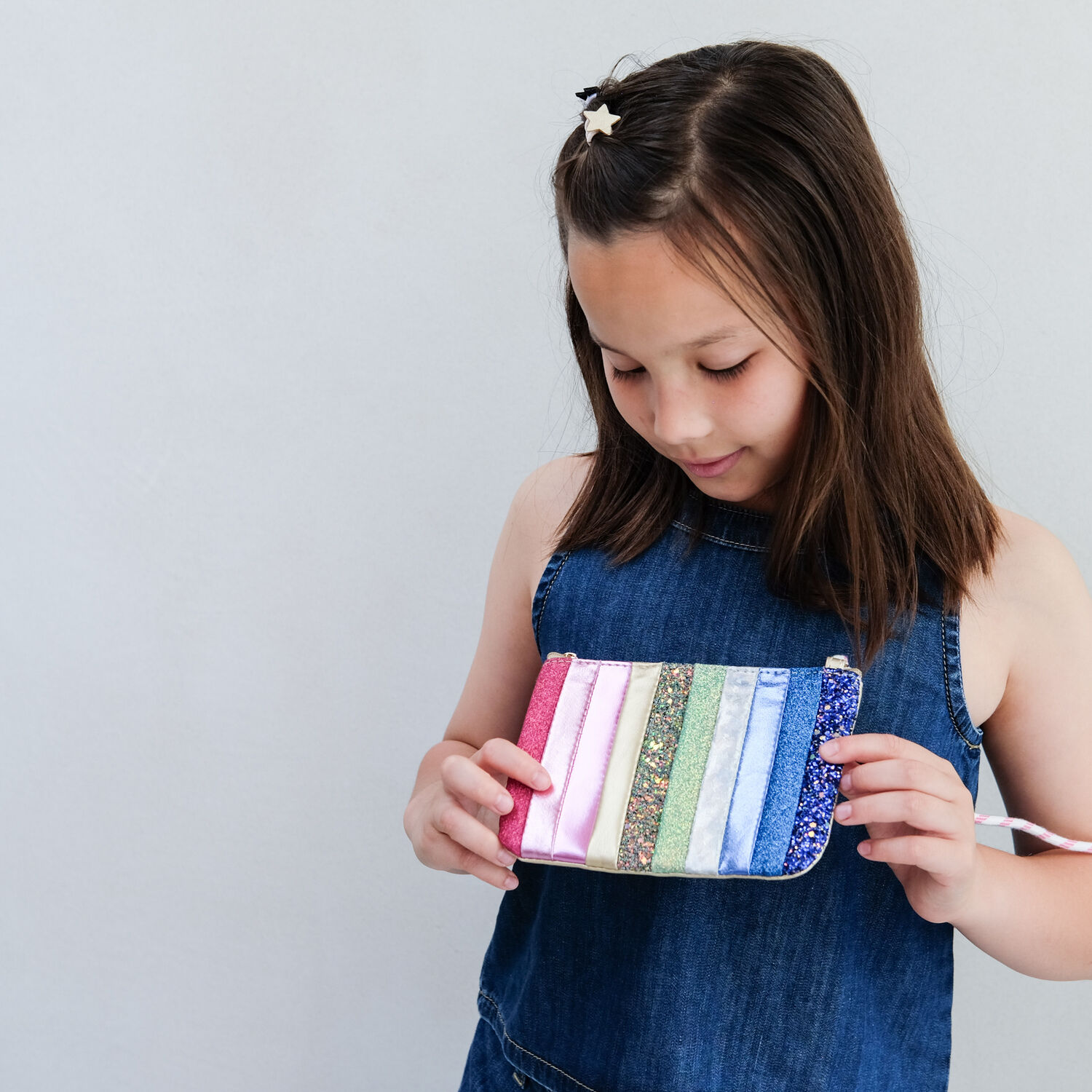 Goudkleurig Mimi & Lula Schoudertas DAZZLE RAINBOW STRIPE BAG - large