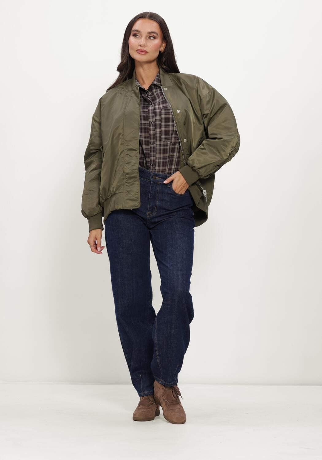 MY ESSENTIAL WARDROBE Dames Jassen Helgamw Bomber Jacket Khaki