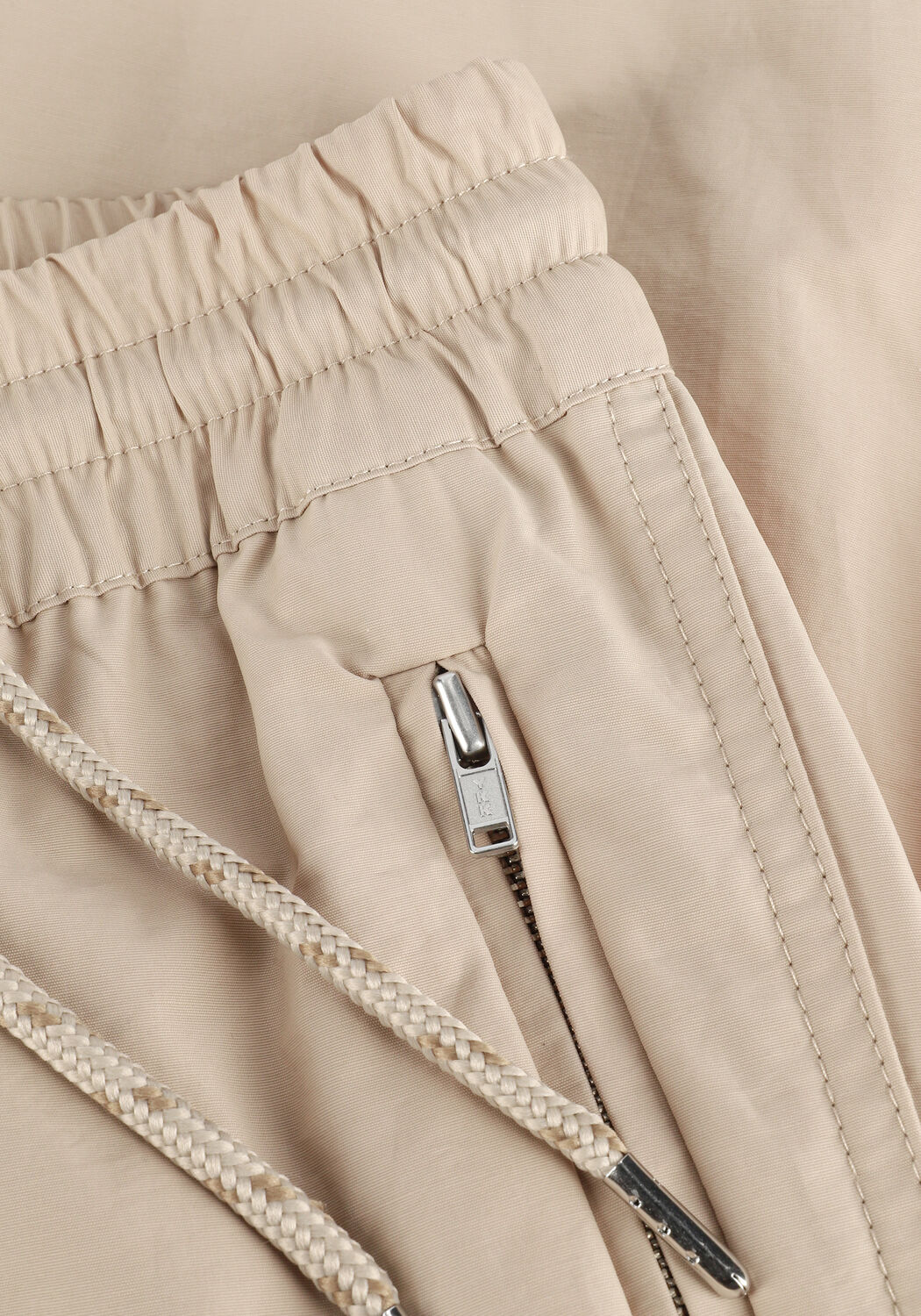 Zand LEVETE ROOM Joggingbroek MARILYN 6 PANTS - large