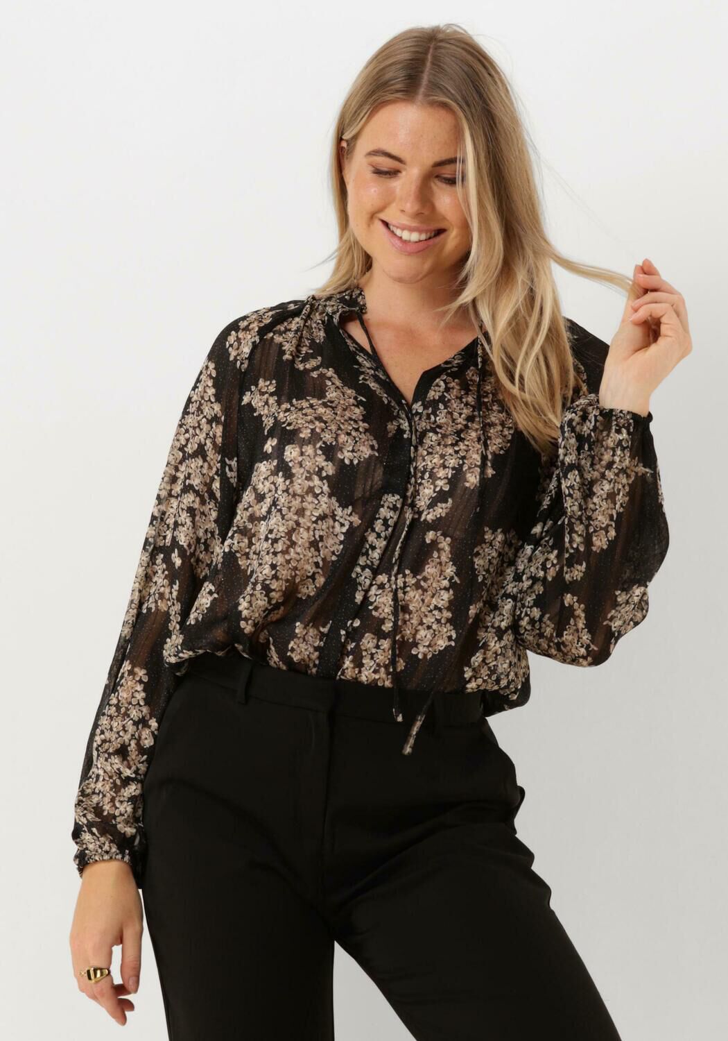 NEO NOIR Elegante Elderflower Blouse met Glimmer Print Black Dames