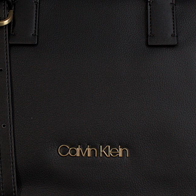 Gouden CALVIN KLEIN Handtas DRIVE RUFFLE Gouden CALVIN KLEIN Handtas DRIVE RUFFLE - large