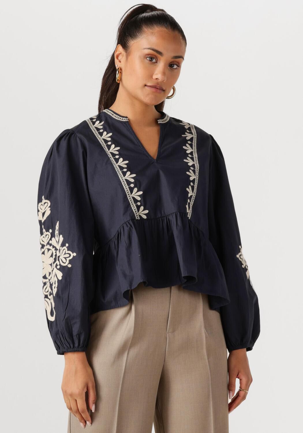 NEO NOIR Dames Blouses Ginia Emb Blouse Donkerblauw