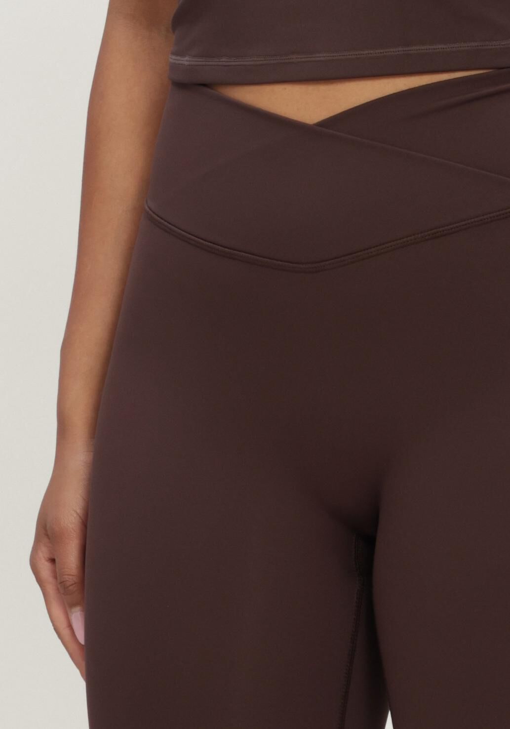 Bruine NEO NOIR Korte broek LEA WRAP SHORTS - large